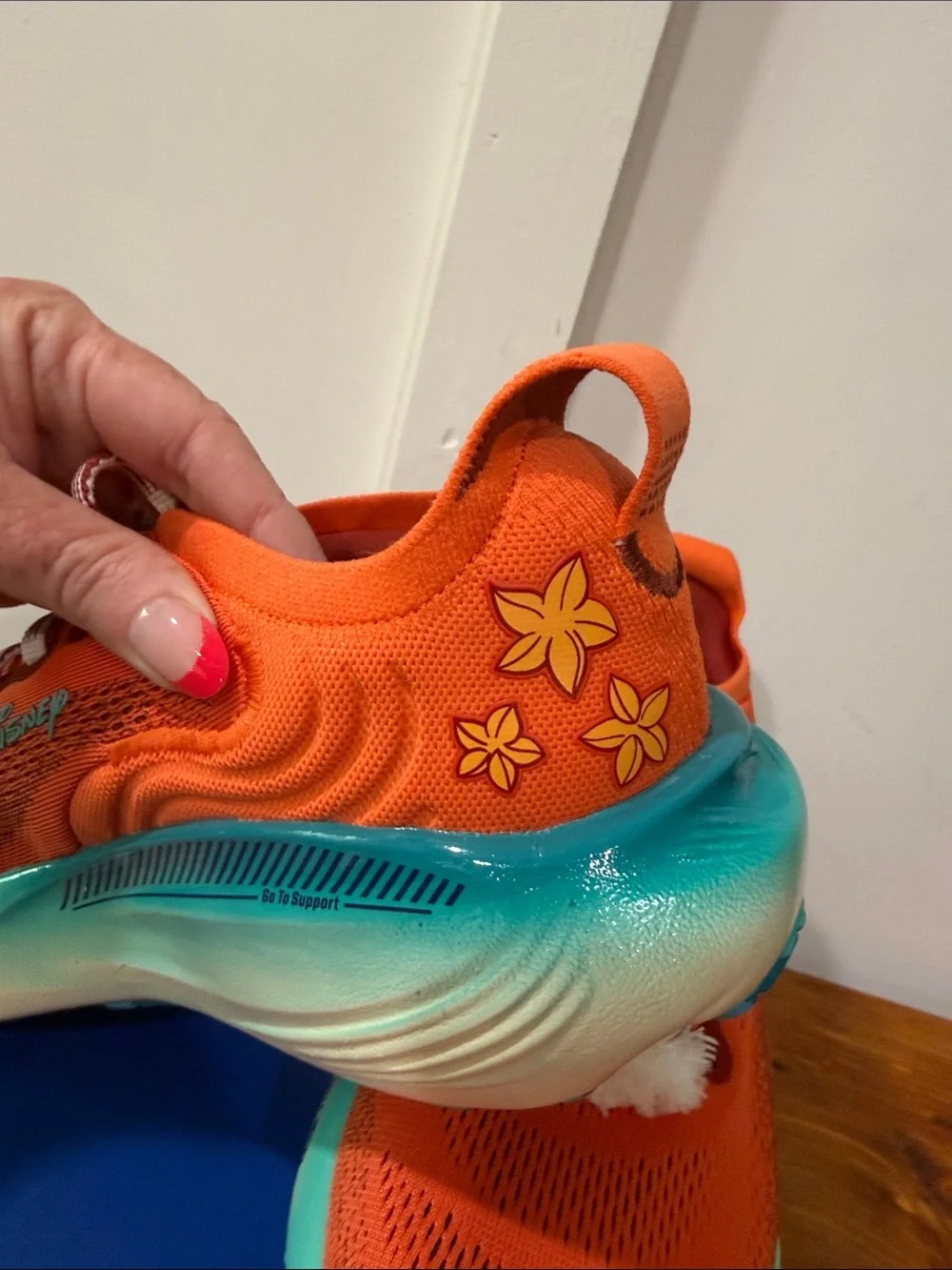 NIB Brooks Adrenaline GTS 25 Moana Run Disney Shoes